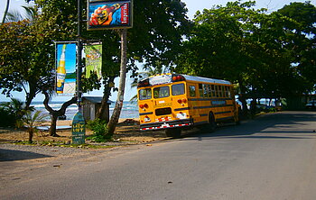 Schulbus Cahuita Costa Rica privat mit Guide KARIBIK