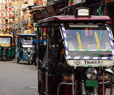 Elektronische Tuk-Tuks in Delhi